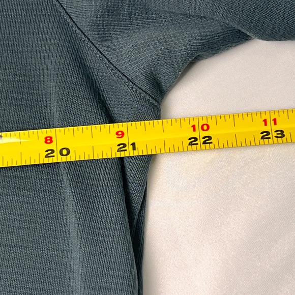 KUHL Grey Textured Polo Shirt Mens L Short Sleeve 2 Chest Pocket Performance - Picture 5 of 6